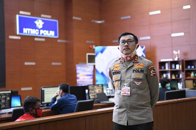 cecan_geulis's tweet photo. Kepala Korlantas Irjen Istiono  Berusaha sebaik mungkin dalam mengerjakan #ProgramKeselamatan2020 
Guna membantu dan menciptakan sopir sopir yg handal menjaga keselamatan.
@DivHumas_Polri 
#ProgramKeselamatan2020 https://t.co/UbuA81vbOA