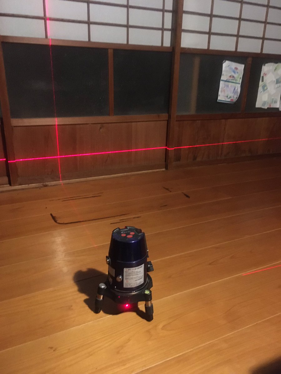 レーザー水平器