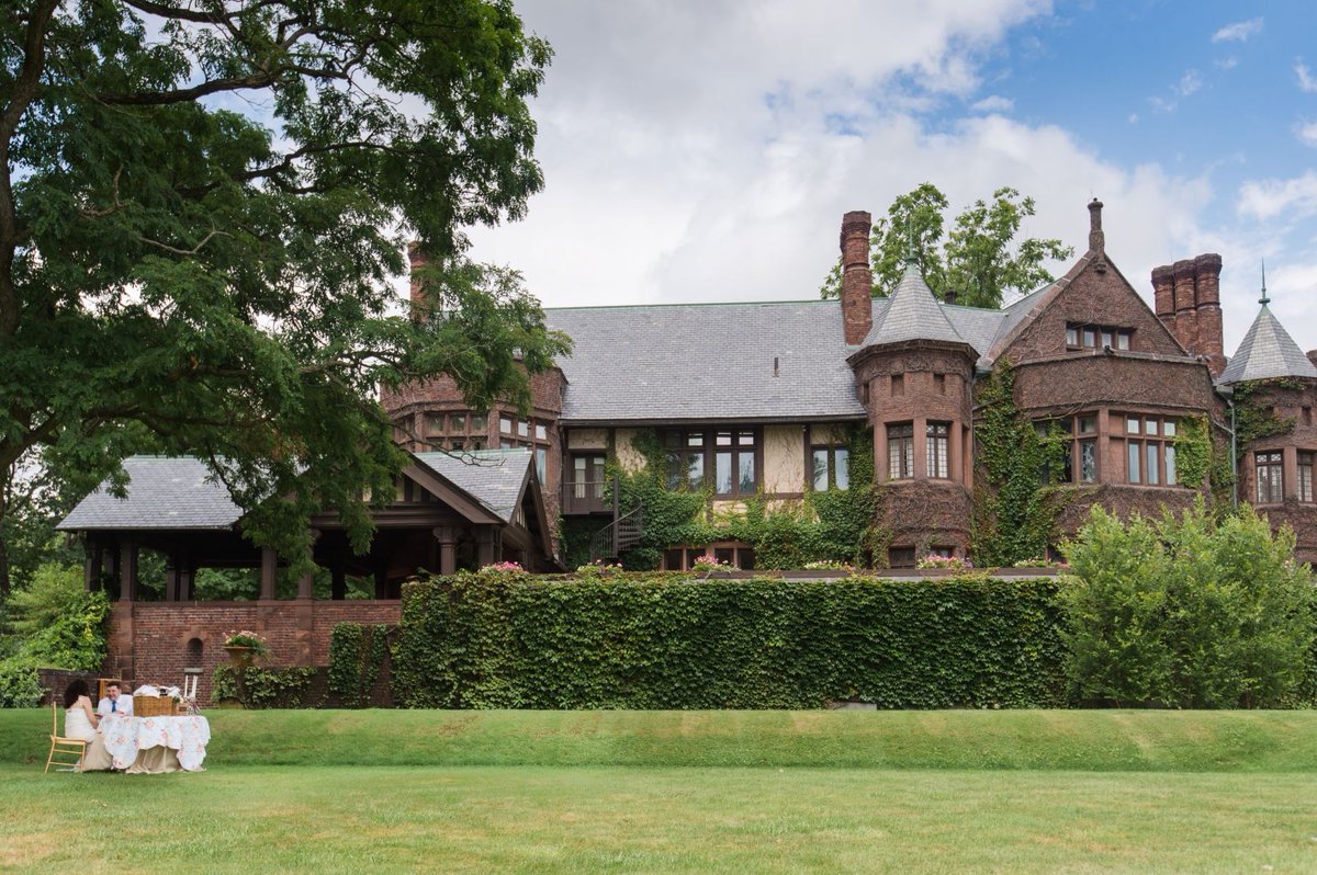 BlantyreResort's tweet photo. Enjoy 110 acres of our beautifully manicured grounds at #Blantyre! Create the perfect #dinner #party or #luncheon, complete with panoramic views of the spectacular #Berkshire Mountains! We can’t wait to welcome you! https://t.co/90DREs4tNQ