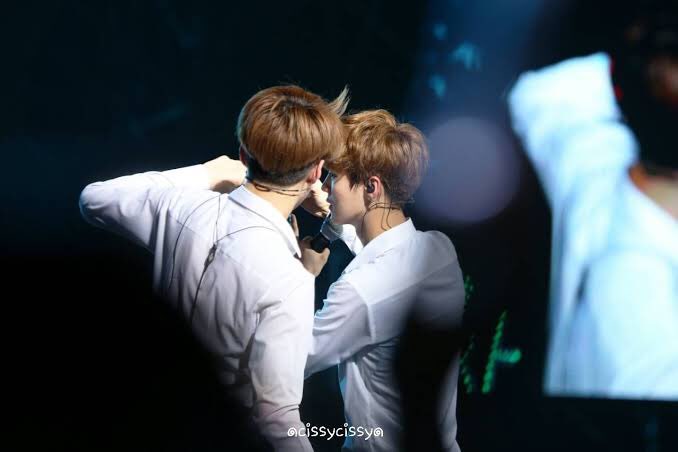 LU_HUNxHAN's tweet photo. คิดถึง #520HunHan https://t.co/jnQamlPw5n