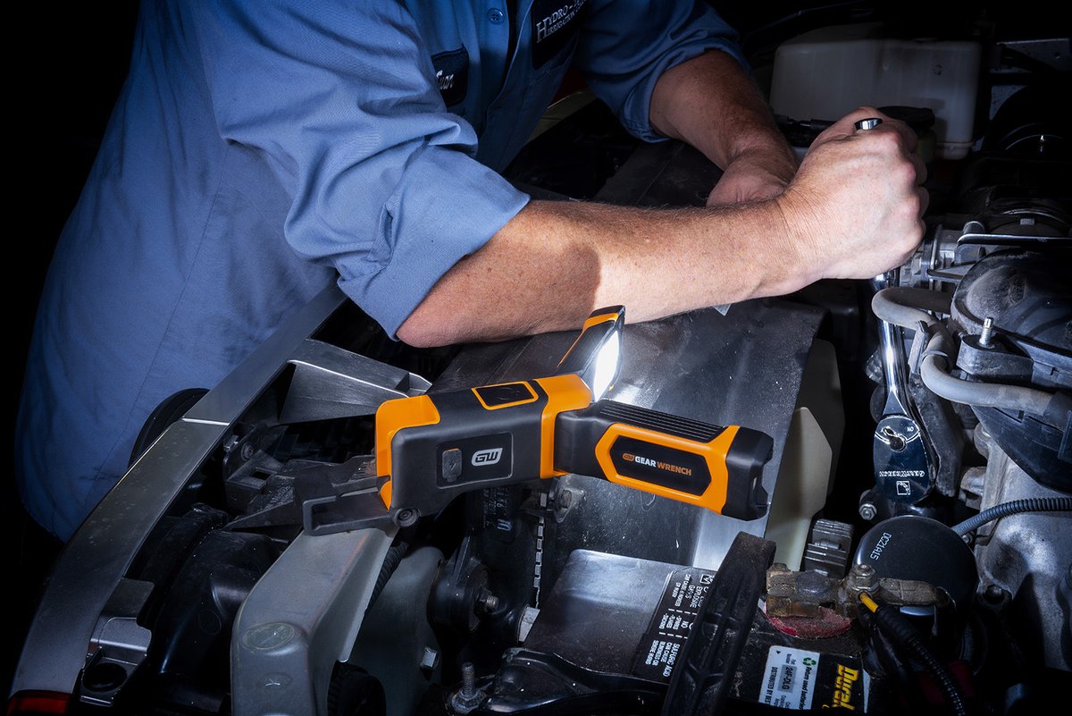 gearwrench's tweet photo. The WING LIGHT’s folding design transforms from spotlight to area light and stores easily. [83351] https://t.co/w8hUunK7cp #GEARWRENCH #ForgeAhead #GWAW #WINGLIGHT https://t.co/3nxAgOH6vP