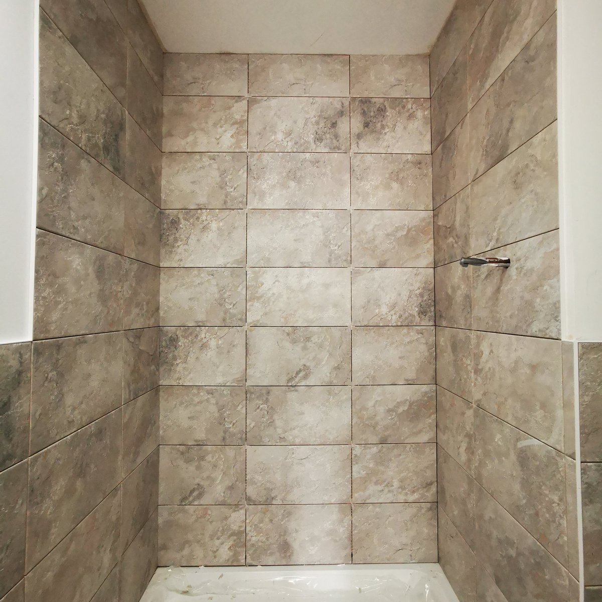 ashfordtiling's tweet image. Today's job @Porcelanosa fitted with @ARDEXUKTiling adhesive anyone need tiler in Kent ??