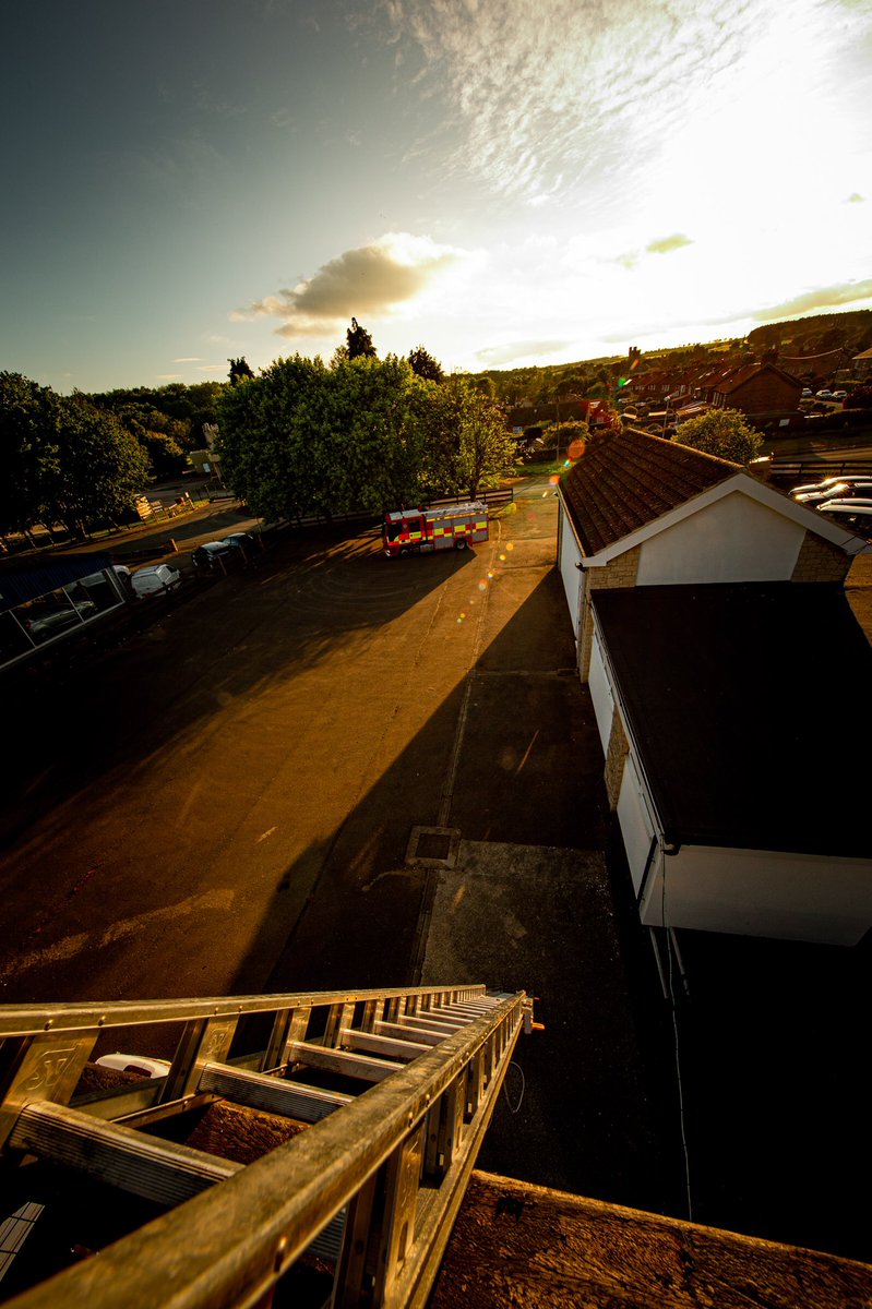 Helmsley_NYFRS's tweet photo. During drill night, we took a moment to capture these from our #drilltower, looking over #Helmsley. @NorthYorksFire @VisitHelmsley @NYFRSABrodie @minsterfm #999family https://t.co/hg0KGjrnXx