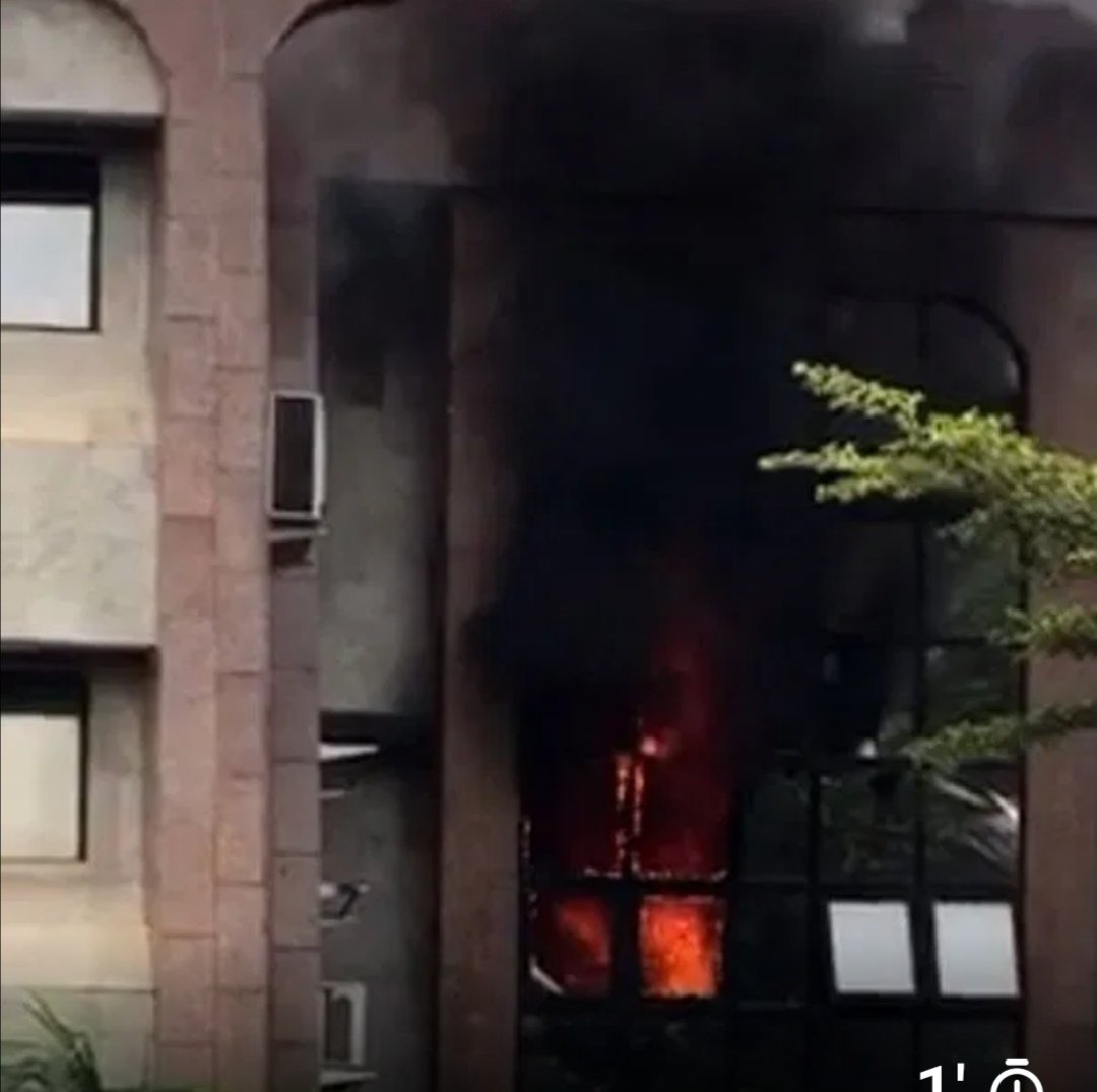 TTimesTV's tweet photo. Breaking: Fire guts NIPOST headquarters Abuja

Fire on Wednesday gutted the headquarters of the Nigerian Postal Service (NIPOST) Abuja.

The cause of the fire is yet to be known, but fire service agents were able to put the fire out. @Fedfireng @OfficialPDPNig @Oma_igala1 https://t.co/h6RWNfuJh7