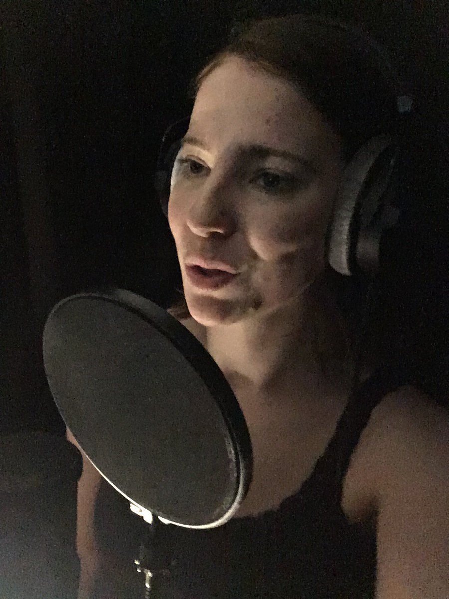sophiedeanvoice's tweet photo. It’s roasting in London today, but glad I can still do VO work at this time. #voiceover #voiceoverartist #elearning #ownstudio https://t.co/chuPfRmqDx