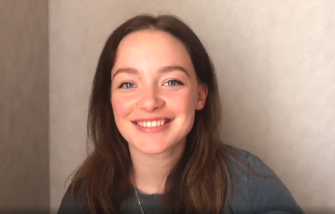 gay_bookworm's tweet photo. That smile when she says "with Taylor" I- 

Go watch the cast answer questions on Tumblr! 🥰
👇👇👇👇👇
https://t.co/SkorI80AKh 
#MotherlandFortSalem #MFSseason2 https://t.co/ljkWN0LJES