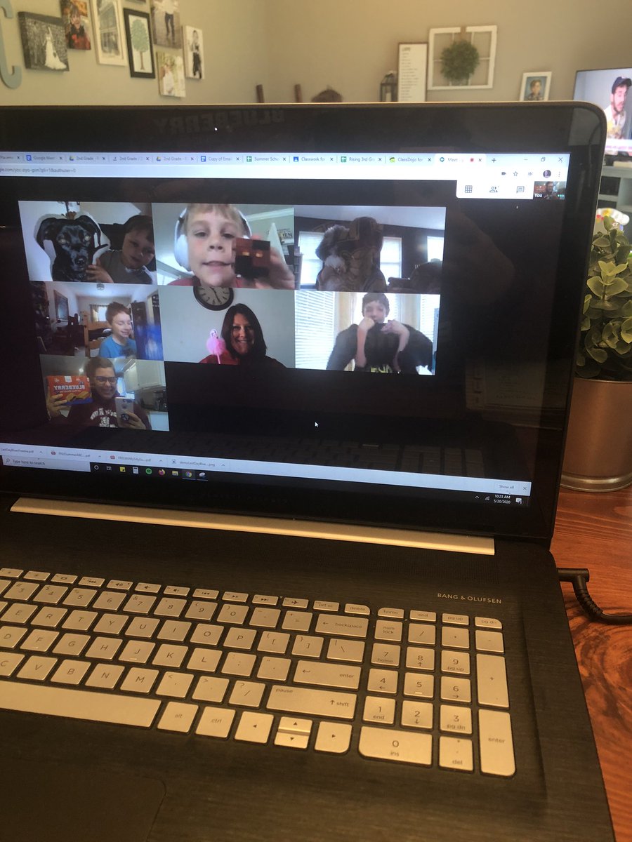 MrsCallahanRRES's tweet photo. Scavenger hunt google meet session day!!! Such a fun way to connect! Miss them! @RockyRunES #rr_bulldogs #SCPSStrong https://t.co/N7HQ8oSFzs