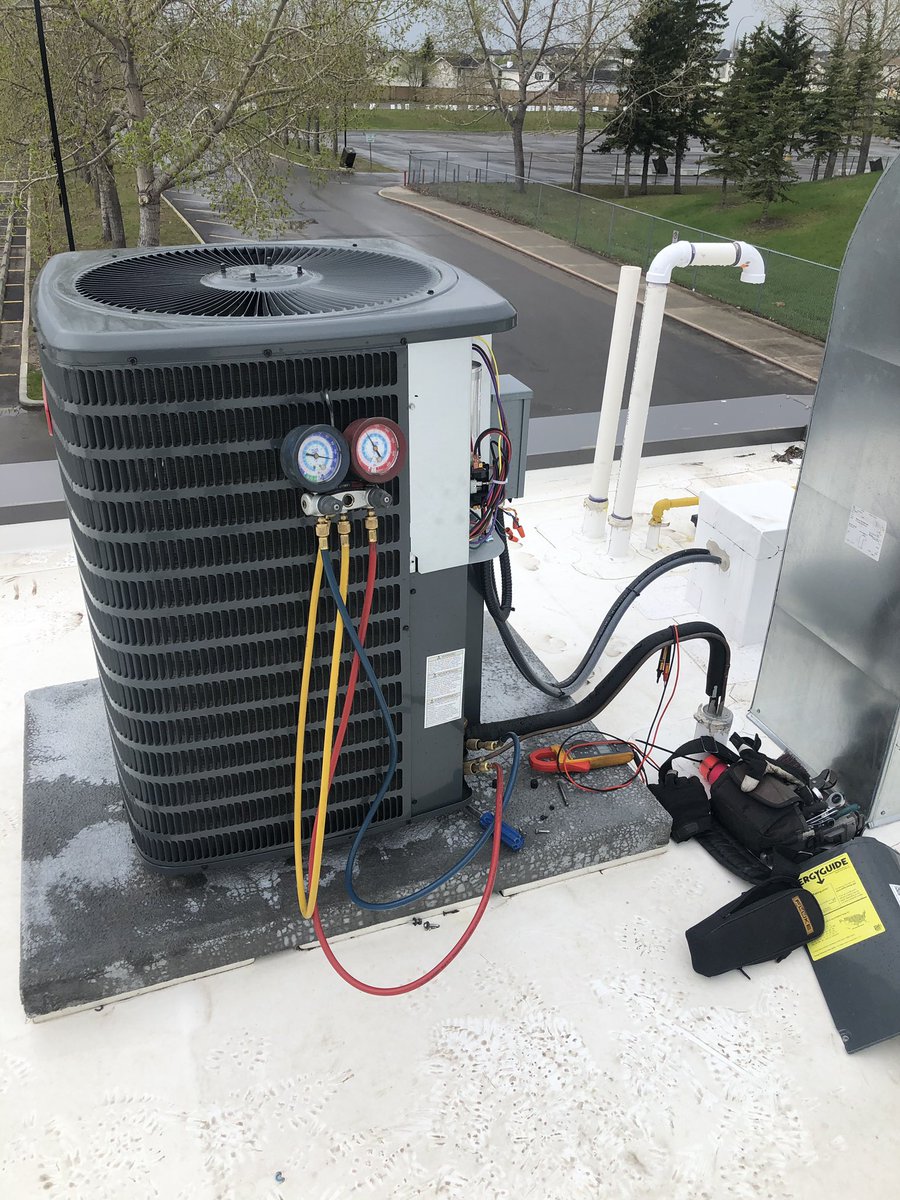 icemastersyeti's tweet photo. Not the best weather for a start up but such is life in the fast lane. #yyc #yycserviceprovider #hvac #refrigeration #skilledtrades #supportsmallbusiness #supportlocal #keepingthingscool https://t.co/kqks0pYNkj