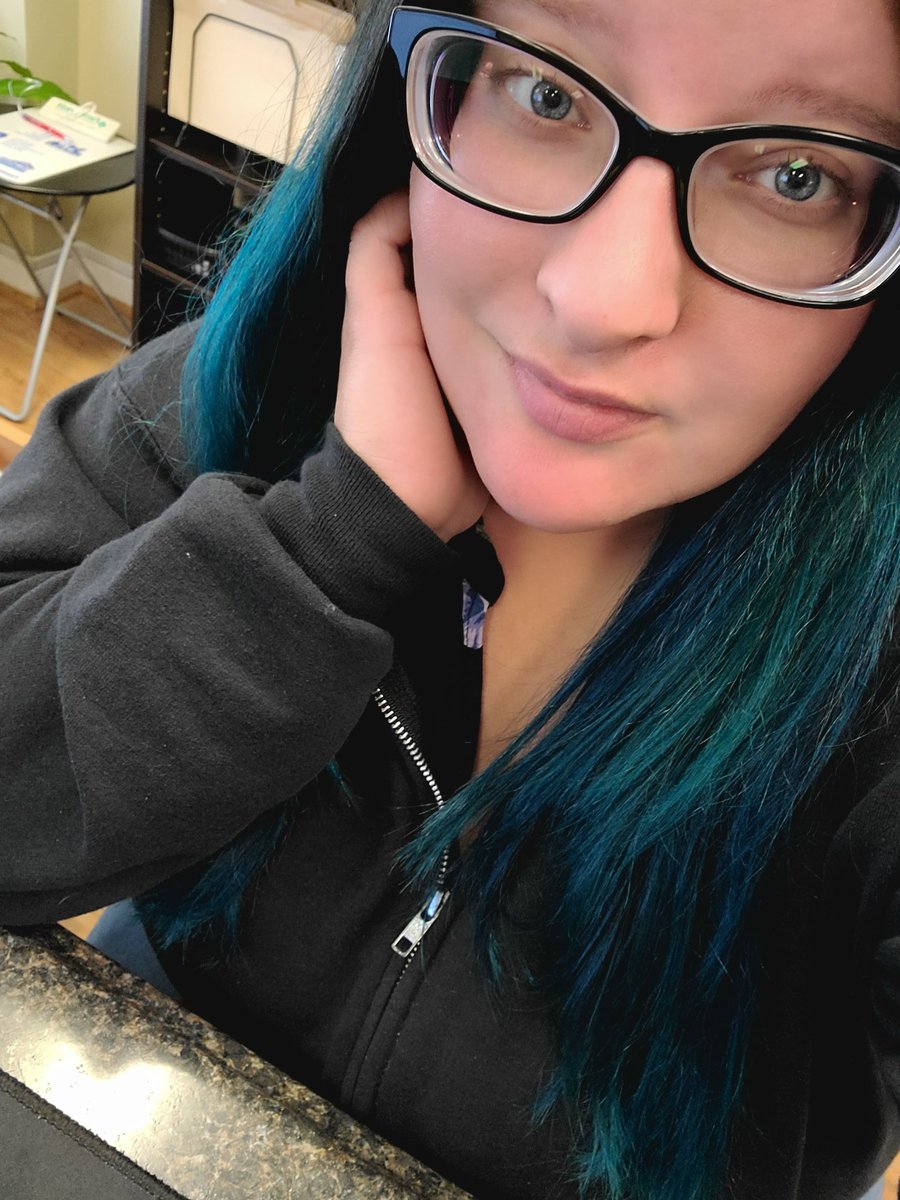 TehSammehh's tweet photo. Work is dull. Have my face. #SelfieAttack https://t.co/biAq9QDRAw