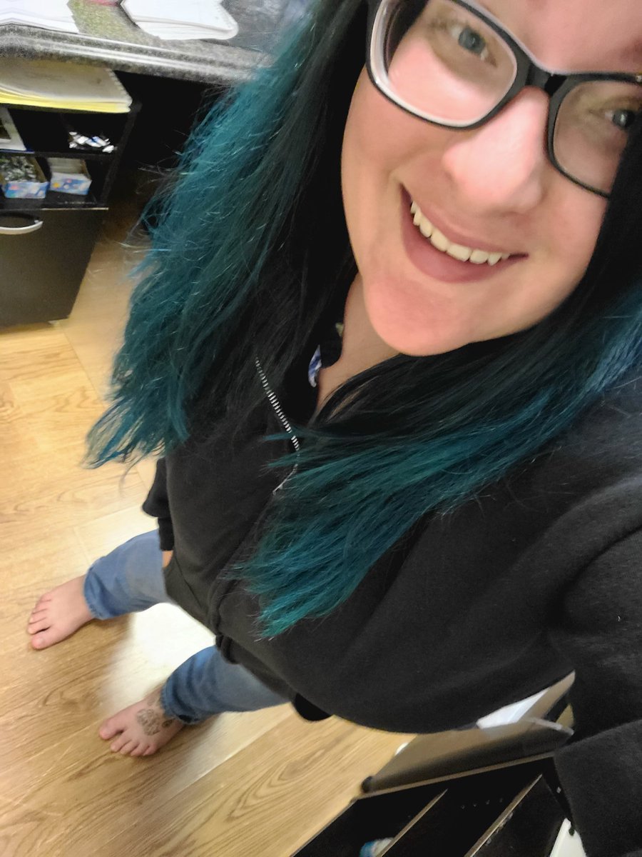 TehSammehh's tweet photo. Work is dull. Have my face. #SelfieAttack https://t.co/biAq9QDRAw
