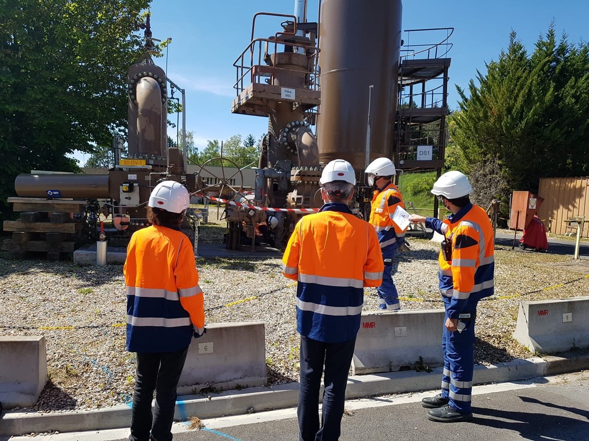 ENGIEgroup's tweet photo. Aujourd'hui @jpclamadieu &amp; @claire_waysand ont visité le site @Storengy de Gournay-sur-Aronde afin de remercier les équipes pour la continuité de service autour du stockage souterrain de gaz naturel durant la crise sanitaire du #Covid19. #ActWithENGIE https://t.co/RxEyRbY5bH