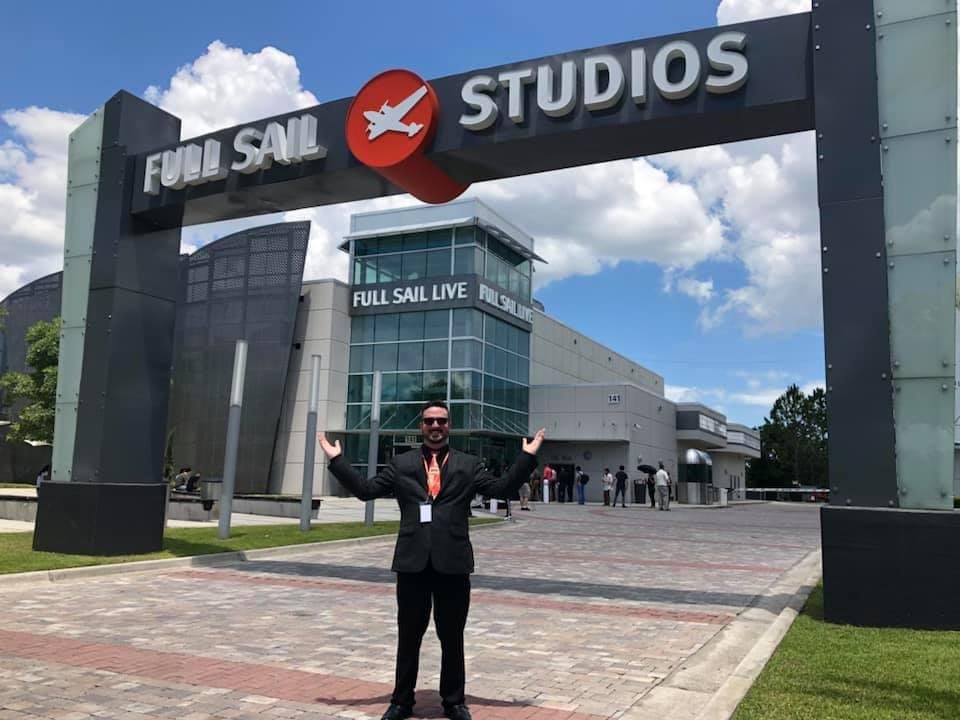 RealRichardT's tweet photo. #OnThisDay
1 year ago, I visited @FullSail for the first time ever!
Even got to sit in on one of @RishiBarran’s classes for @DanPatrickEDU.
Missing this place and that beautiful Orlando weather a lot right now!
#HOFX
#ClassOf2020 https://t.co/9TlAEKkRmQ