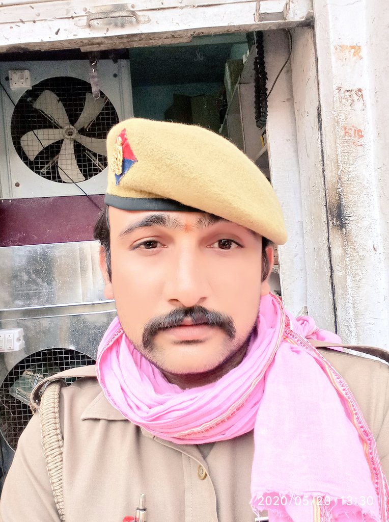 IAmJitendraa's tweet photo. 🙏दुनिया भले इंसानों से भरी पड़ी आप एक खोजोगे हजार मिलेंगे,जहाँ ड्यूटी लगी है वहाँ एक परिवार है #जानकीबल्लभनाहर जी का तीन भाई है,प्रतिदिन बड़े प्रेम से नाश्ता,चाय और भी बहुत कुछ सारे भाई खिलाते रहते है,रामश्याम जी उन्होंने तो अपना कूलर ही मेरे लिए बाहर रख दिया🥰🙏
#Lockdownduty https://t.co/XwePzzjvQx
