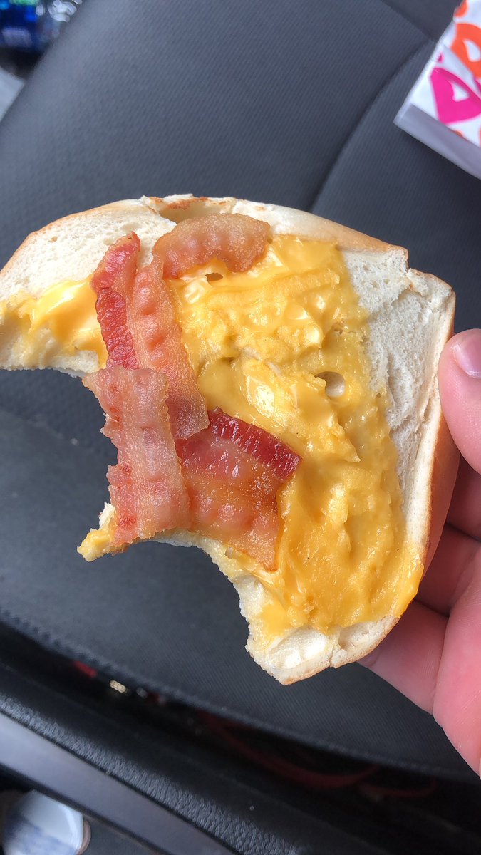 bigtrev2000's tweet photo. @dunkindonuts where’s my egg https://t.co/hkMdvURzNr