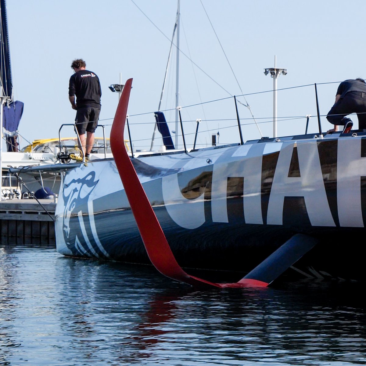 JeremieBeyou's tweet photo. V1 vs V2 ! 😍

Vous les attendiez avec impatience, voici les tout nouveaux foils de l’@ImocaGS @Charal ! Ils n’attendent qu’une chose, fendre les vagues à nouveau ⛵🌊

#CharalSailingTeam https://t.co/NoMCfjiKDr