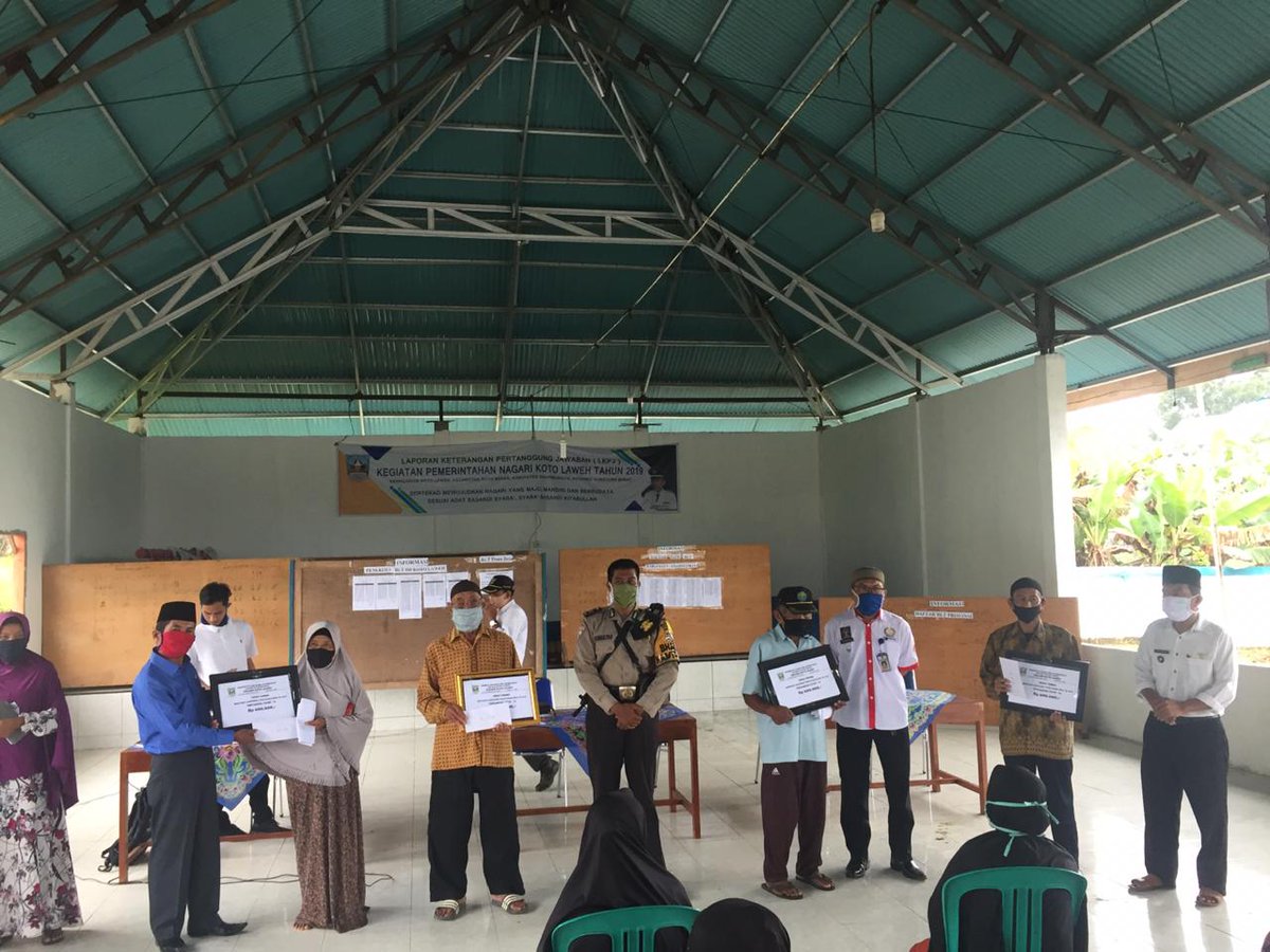 Y12Rahman's tweet photo. Wali Nagari Koto Laweh, Rabu (20/5/2020) distribusian BLT Dana Desa di Nagari Koto Laweh sebanyak 147 KK, Semoga JPS ini Bermanfaat sesuai tujuan. Cq. #Sutanriska #rajomedan #menteridesa #hastokuncoro #amdenes #yosefAP https://t.co/0KslAkSKfy