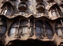 Antonio Gaudi dir. Hiroshi Teshigahara (1984)- Many believe the Louvre is the largest museum on Earth but it’s actually the entire city of Barcelona. Gaudi is its premier artist in residence.