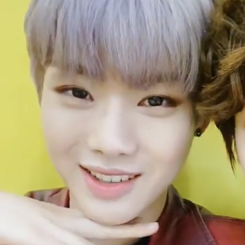 a thread of chihoon smiling but his smile gets bigger as you keep scrolling ٩(ˆᗜˆ*)و