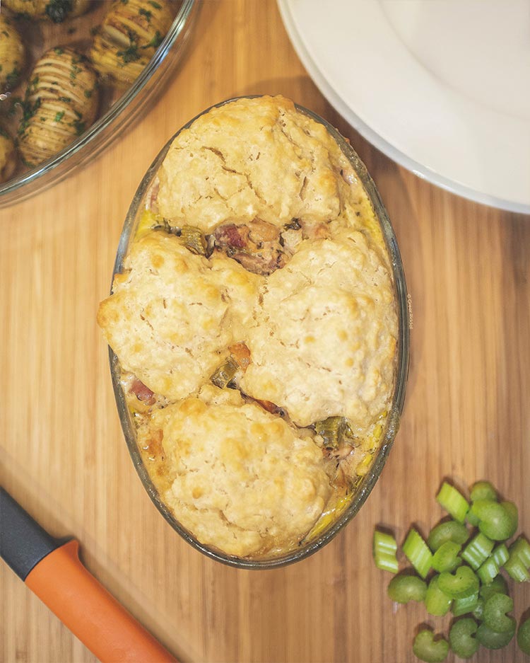 KomfyKitchen's tweet photo. Chick this out.

📸 #KomfyKitchen's Creamy Chicken and Dumplings. https://t.co/fXCZVJKhgE