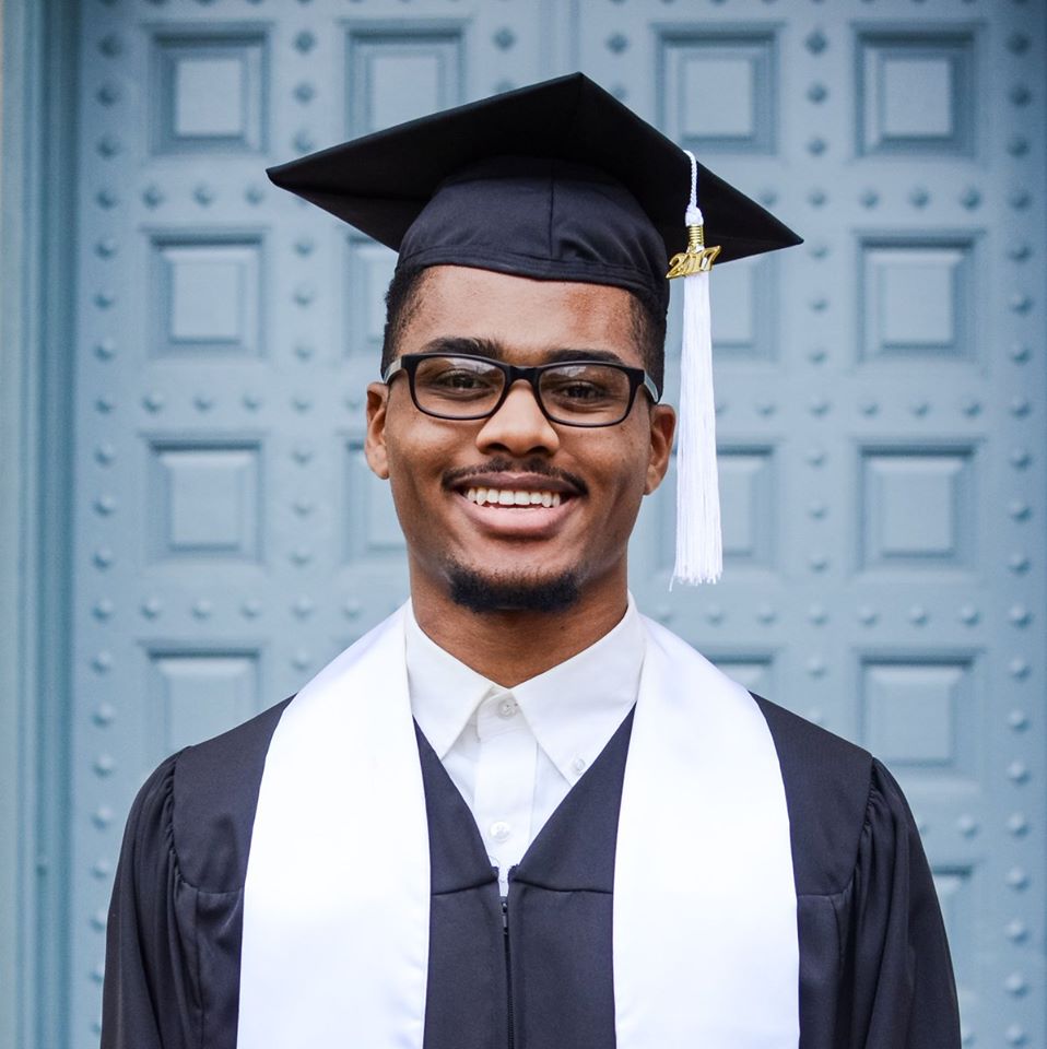 universitycoop's tweet image. Order by noon today with 2nd day air shipping to get it by graduation! 👉 universitycoop.com/graduation
#UT20 #LonghornGrad #WhatStartsHere