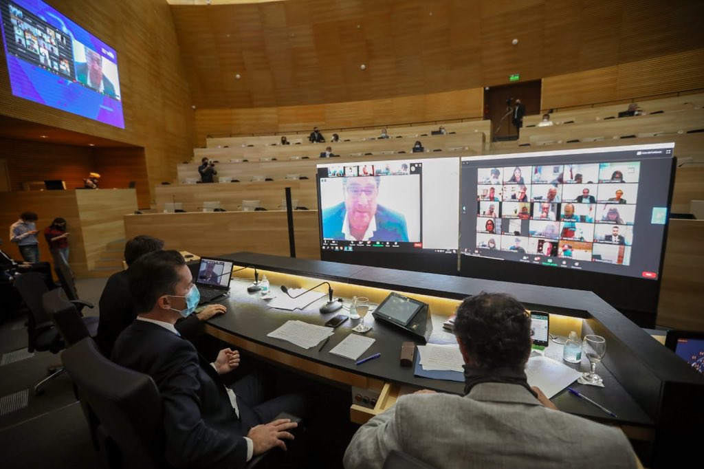 ManuelCalvoCba's tweet photo. Comenzó la cuarta sesión especial, que se realiza de manera virtual. A raíz del aislamiento social, preventivo y obligatorio, los legisladores participan de manera remota a través de una videoconferencia. #LegislaturaCBA2020 https://t.co/3AGzwcKotG
