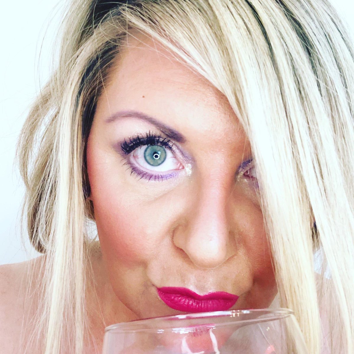 MrsBeeeeee's tweet photo. Last week’s #fiercefriday theme was Greek Mythology:Gods and Godesses Edition 🧜🏽‍♀️🧜🏽 I chose Dionysos the God of Wine! who knew there was an actual god of wine!!! 🍷🍇 #greekgods #wine #dionysos #mythology https://t.co/JbbTXPLkka