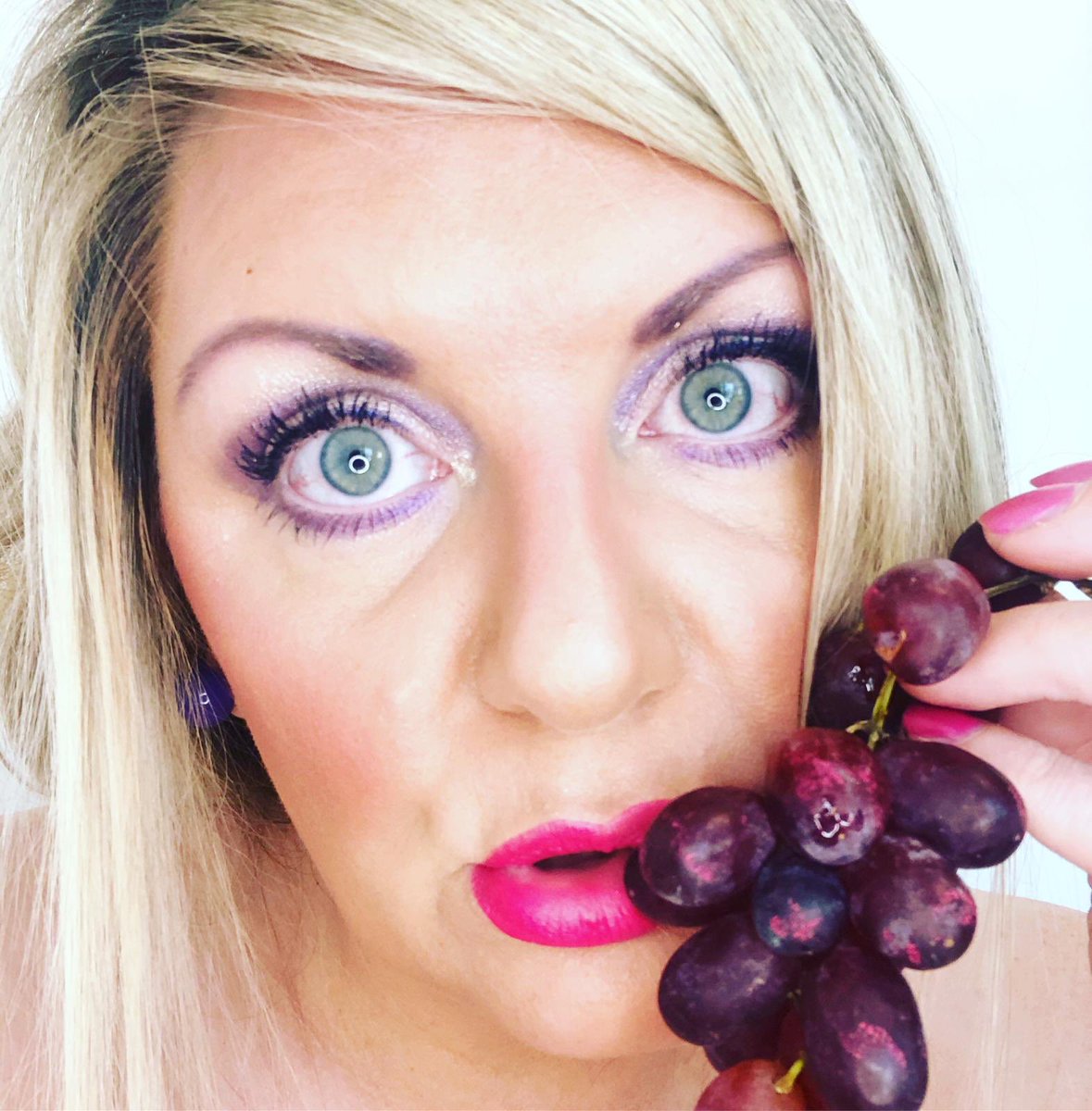 MrsBeeeeee's tweet photo. Last week’s #fiercefriday theme was Greek Mythology:Gods and Godesses Edition 🧜🏽‍♀️🧜🏽 I chose Dionysos the God of Wine! who knew there was an actual god of wine!!! 🍷🍇 #greekgods #wine #dionysos #mythology https://t.co/JbbTXPLkka