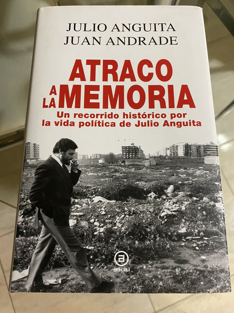 kamchatka_es's tweet image. Siempre debemos recordar a Julio Anguita, pero es incluso más importante leerle. Por ello sorteamos un ejemplar del libro "Atraco a la memoria", donde hace un repaso de toda su vida política. Para participar solo hay que hacer RT y seguirnos. Tenéis hasta el sábado.