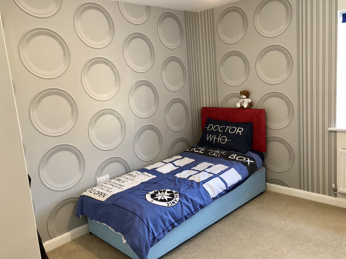 MotherMandy76's tweet photo. #lockdowndecorating The boy has a new bedroom. #theroundthings #DoctorWho @bbcdoctorwho https://t.co/maV9fhTwLk