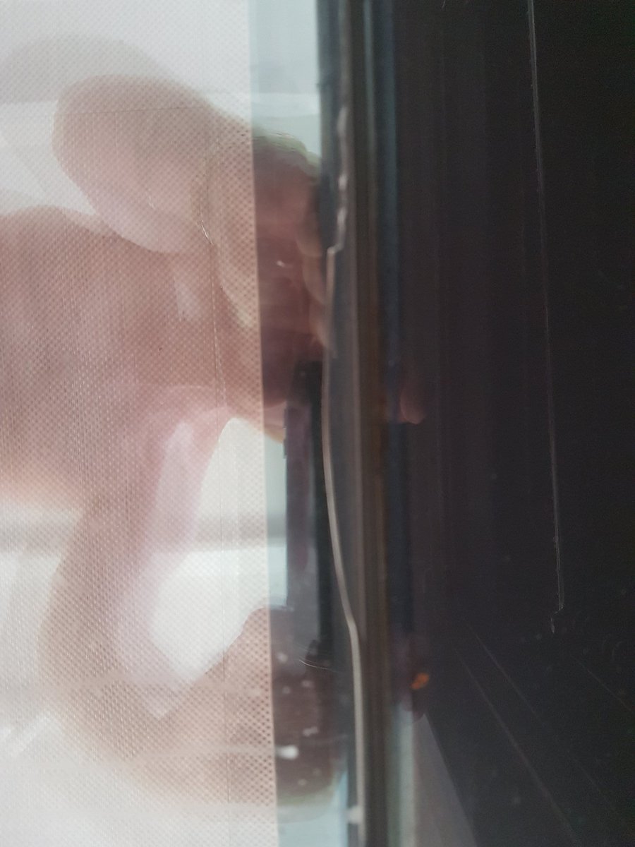 GaryBilliald's tweet photo. @SiemensHomeUK Hi, can you please help? I was pretty shocked to notice my i700 cooker inner glass had actually cracked for no reason at all.

I am really suprised at, this given the amount I spent on getting a premier product and the fact that the glass should take the heat... https://t.co/6YwhUlh2mx