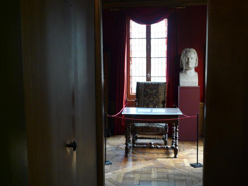 villa_albertine tweet picture