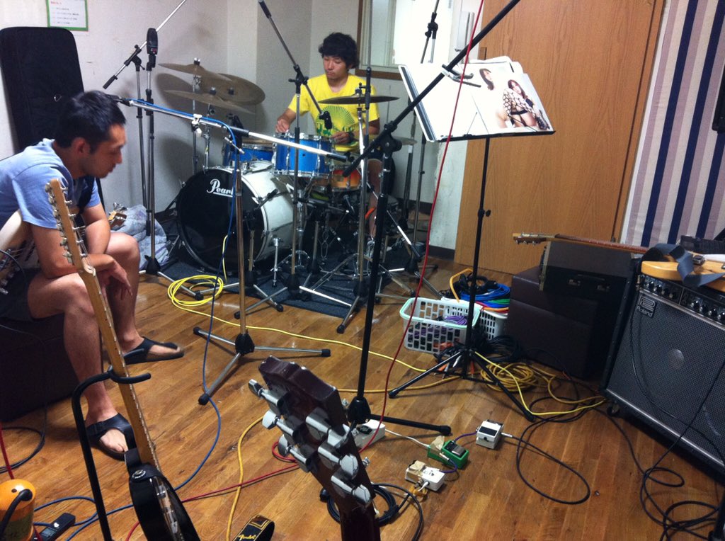 asstellus's tweet photo. まねきねこ納屋橋、閉店。TOP ONEだった頃からお世話になった。『あなた』までの曲はここで作った。『東京サーモグラフィー』MVも、さよならパリスのMVもここ。彼女と別れた翌日に寝ずに来たのもここ。ツアーの練習中に突然歌いながら大泣きしはじめた僕をばんが気づかないフリしてくれたのもここ。村 https://t.co/mEjRMYHQ4x