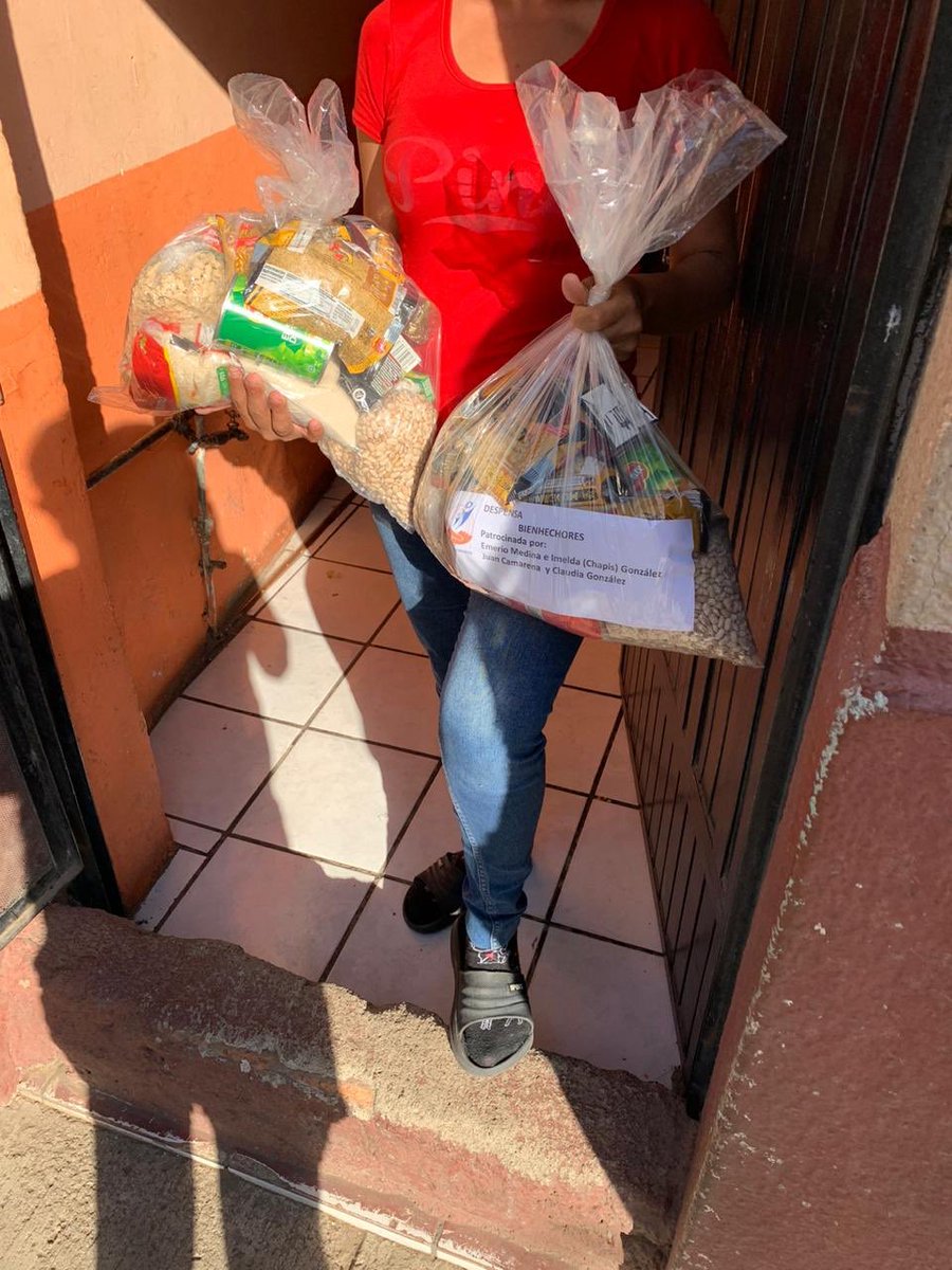 bienhechores's tweet photo. Gracias a su ayuda, Fundación Bienhechores continúa entregando despensas a muchas familias que están atravesando una situación complicada durante esta contingencia.
# AyúdanosAAyudar https://t.co/Pks2HTISp1