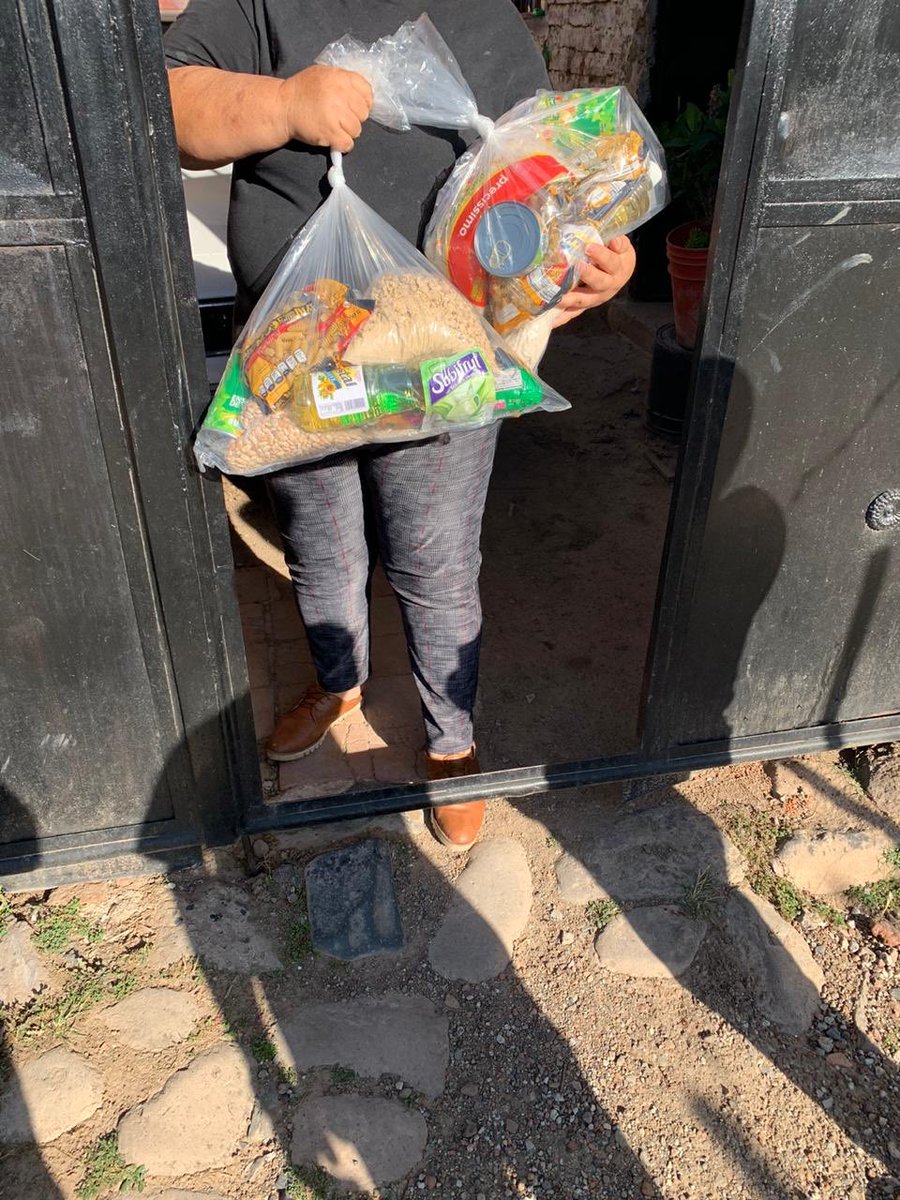 bienhechores's tweet photo. Gracias a su ayuda, Fundación Bienhechores continúa entregando despensas a muchas familias que están atravesando una situación complicada durante esta contingencia.
# AyúdanosAAyudar https://t.co/Pks2HTISp1