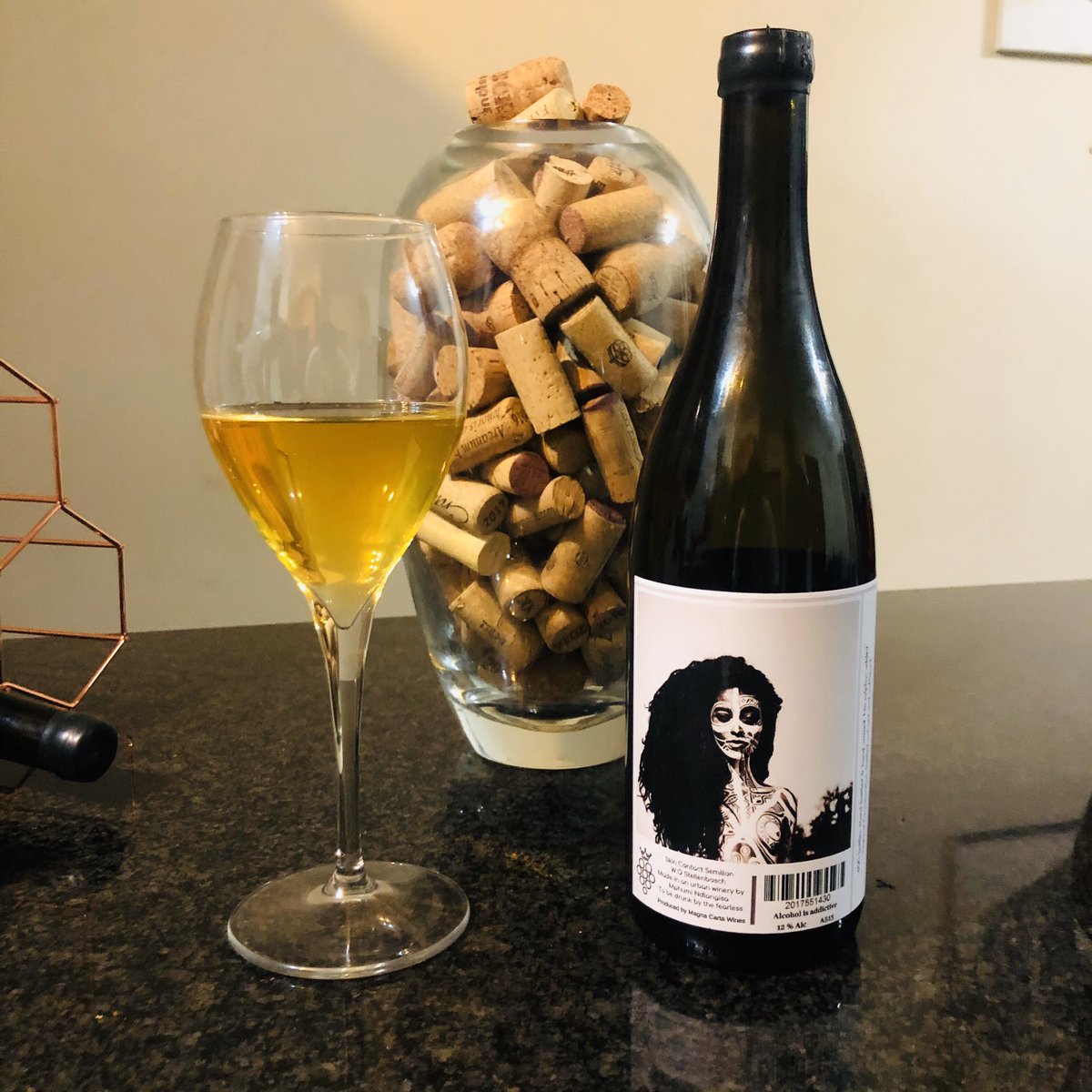 Zizipho_ZA's tweet photo. Well deserved after a long day at work!
@MagnaCartaWines - Semillion
I had this in my top 20 white wines 🍇
@toastedbarrels #KeepToasting #Toasting https://t.co/FoDMhJPFhe