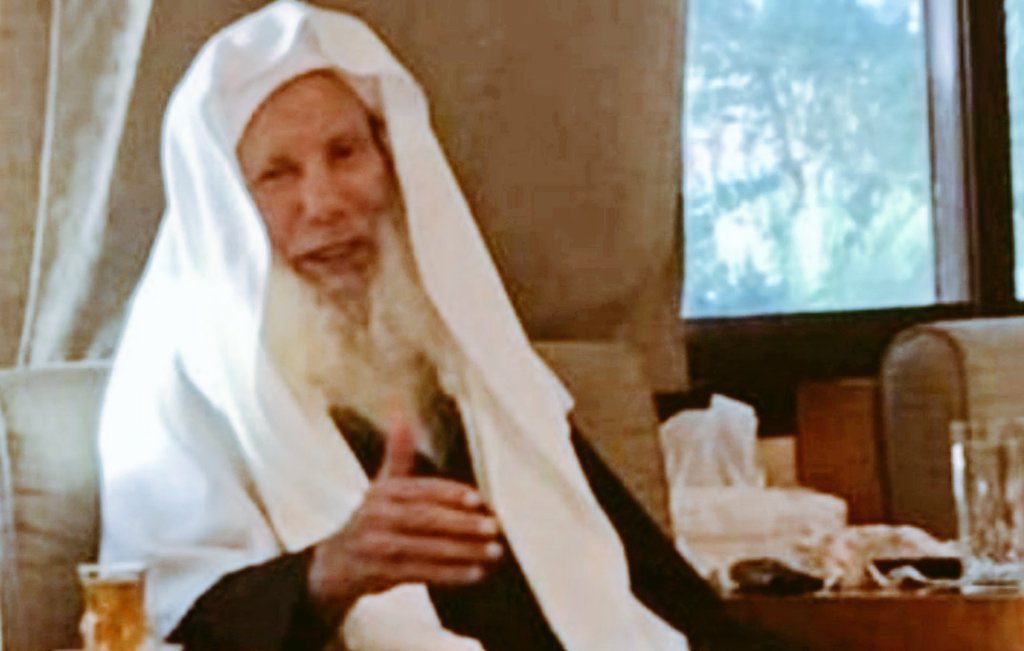 توفي الشيخ راشد الحقان
رحمه الله تعالى رحمة واسعة وغفر له وثبته عند السؤال وجعل مثواه الفردوس الأعلى من الجنة .