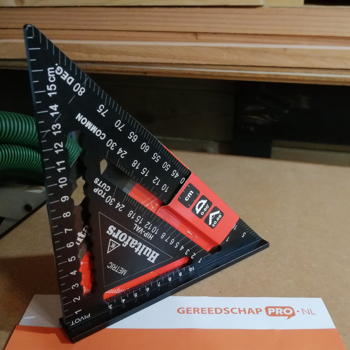 ruurdpotma's tweet photo. New tool arrived! @GereedschapPro nailed it again with blazing fast delivery and uncompromising service! Can't wait to set some precise metrics on my next build with this new @Hultafors rafter square. #gereedschappro #hultafors #woodworking https://t.co/RWvDd8zQK1