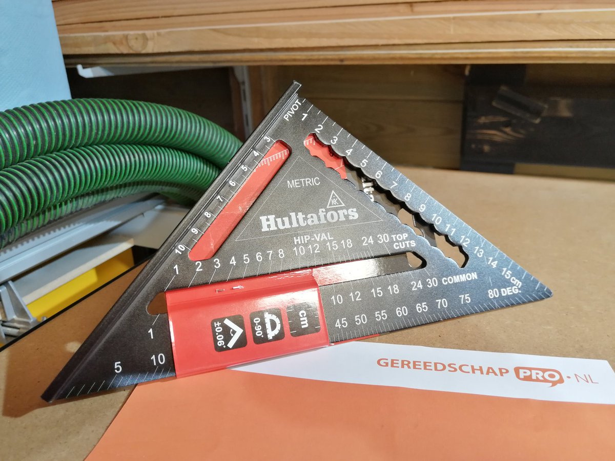ruurdpotma's tweet photo. New tool arrived! @GereedschapPro nailed it again with blazing fast delivery and uncompromising service! Can't wait to set some precise metrics on my next build with this new @Hultafors rafter square. #gereedschappro #hultafors #woodworking https://t.co/RWvDd8zQK1