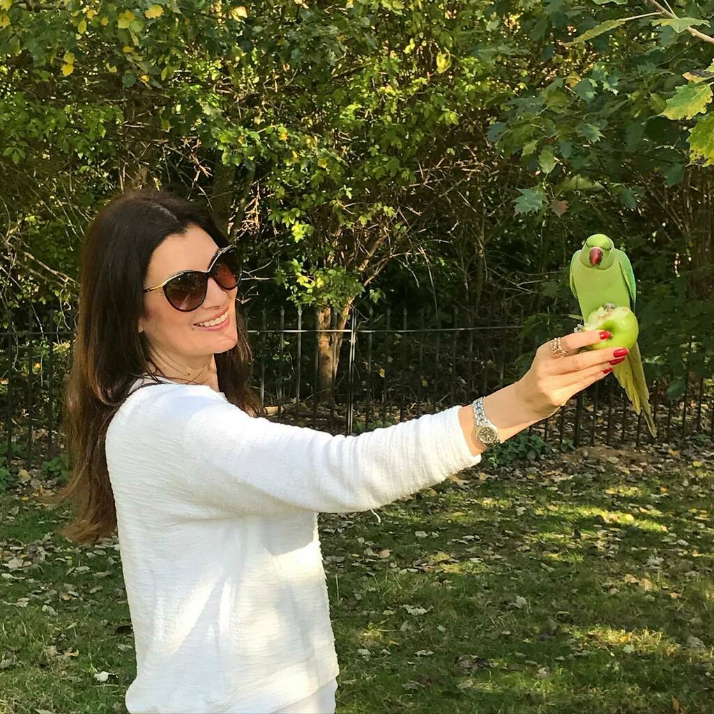 wastewin7's tweet photo. Cuando una es feliz con poco: una manzana y un lorito ➡️ una sonrisa de oreja a oreja 🍏 .
.
Being happy has nothing to do with money, but enjoying simple things 🍏 .
.
#HydePark #Memories #Recuerdos #AnimalLife #VidaAnimal #LiveTheLittleThings #EnjoyT… https://t.co/QiNy2Le8x4 https://t.co/ACINdDqllw