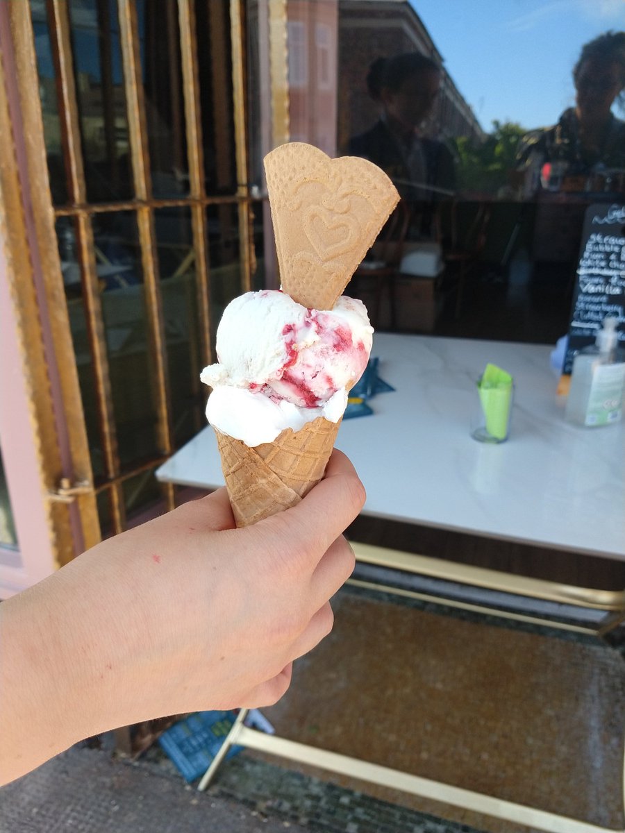 KPS_Y5Y6's tweet photo. Mrs Piper took some time out today. Ice cream is always good for your mental health right? 😅#icecreamwednesday @kps_middle https://t.co/CL2XwNUiCH
