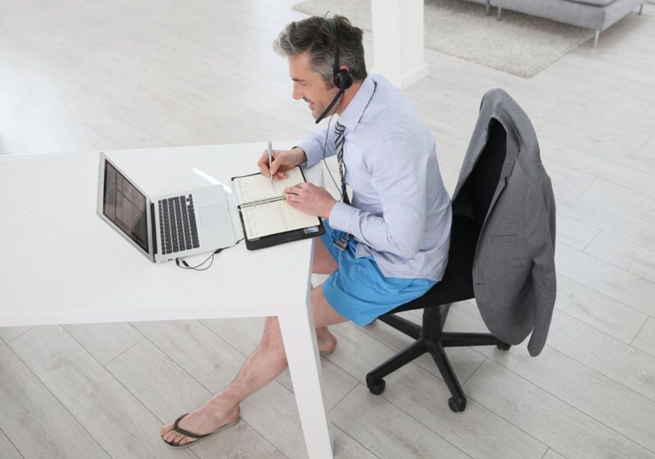 Confilegal's tweet photo. El auge del teletrabajo pone de relieve la necesidad del derecho a la desconexión digital, que no está desarrollada en España https://t.co/Ihg3FOgpJf https://t.co/yANKgcQT1y