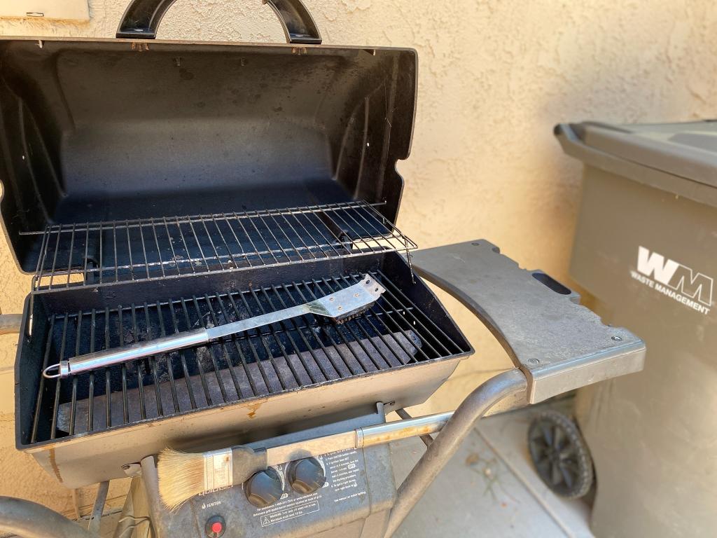 WasteManagement's tweet photo. Firing up the grill? Help prevent heat-related incidents by allowing coals to cool a minimum of 48 hours before placing them in the trash. And remember, propane tanks require special handling. Hold on to them until you can take them to the proper facility. https://t.co/3LavGpK1mS