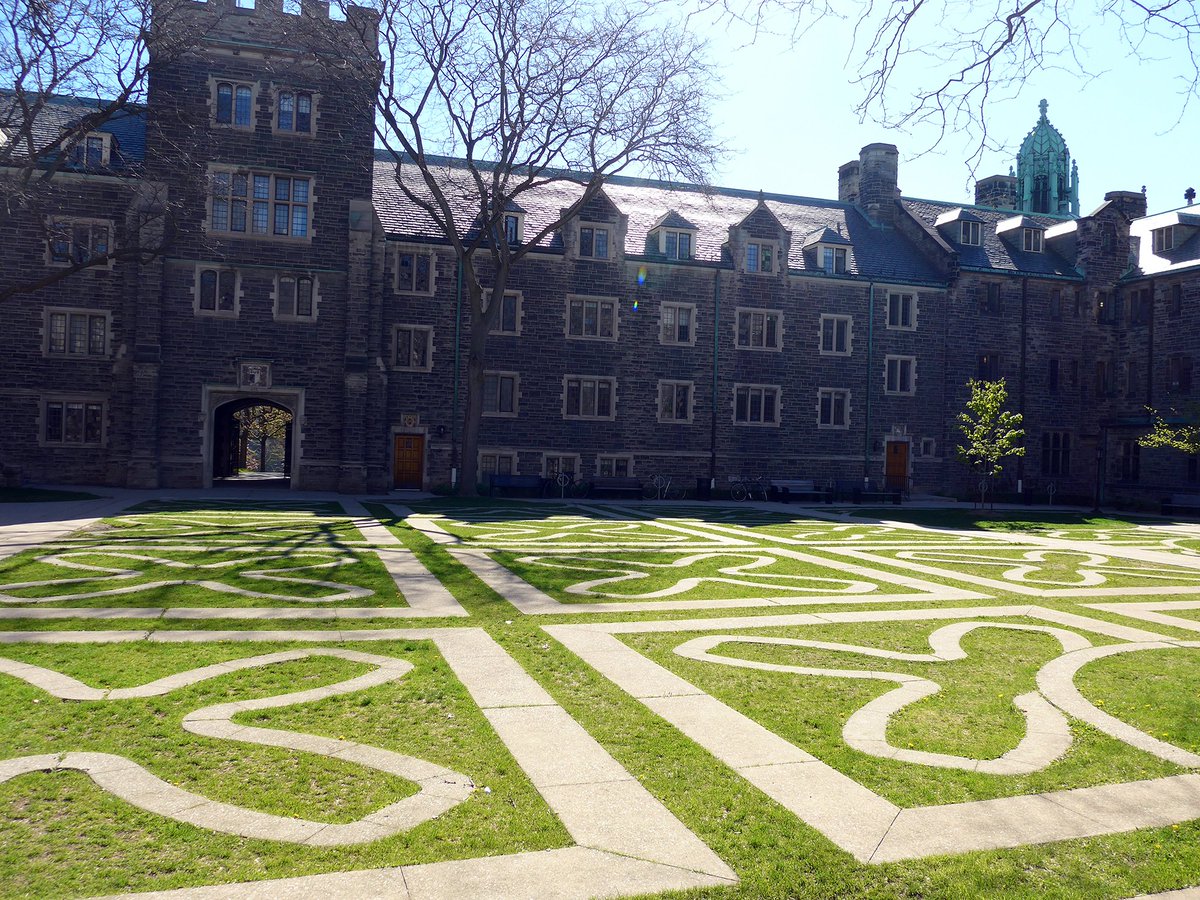 Trinity_College's tweet photo. #SpecialSpacesatTrinity takes you to our beautiful Trinity Quad through the seasons ☀️🍂❄️🌷
ICYMI: We have urban beehives🐝on Henderson Tower above the #TrinityQuad! #WorldBeeDay2020 https://t.co/KUtdaG3FDD