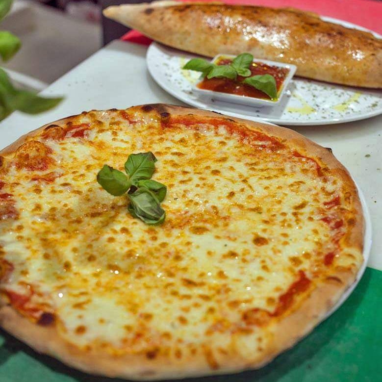 PizzaCalzoneUK's tweet photo. Super margarita pizza &amp; Calzone from our award winning menu
Phone orders only
01295 703073-703074
Collection &amp; Delivery only
Opening times
Monday - Friday 5pm-10pm
Saturday - Sunday 12pm-10pm

#Pizzacalzone#Winners #banbury #bestfood #Restaurant#Italian#calzone #pizza #collection https://t.co/zf9Uy1HKUg