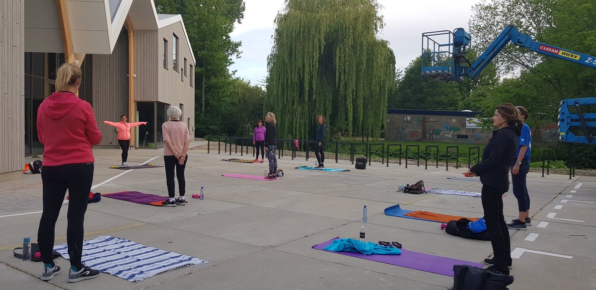 karinaelzinga's tweet photo. Eerste buiten pilatesles #hetnieuwenormaal https://t.co/5nRW3YIHRT