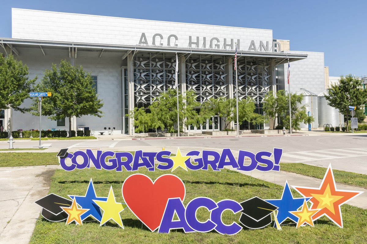 accdistrict's tweet photo. We are so incredibly proud of our #ACCGrads! So proud in fact, we've installed graduation signs at every ACC campus for you to snap 📸 your grad pic! 🎓 Tag us at @accdistrict or #ACCGrads so we can celebrate your grand accomplishments, this time is all about YOU! #ACC4Everyone https://t.co/IjWdtU3bG2