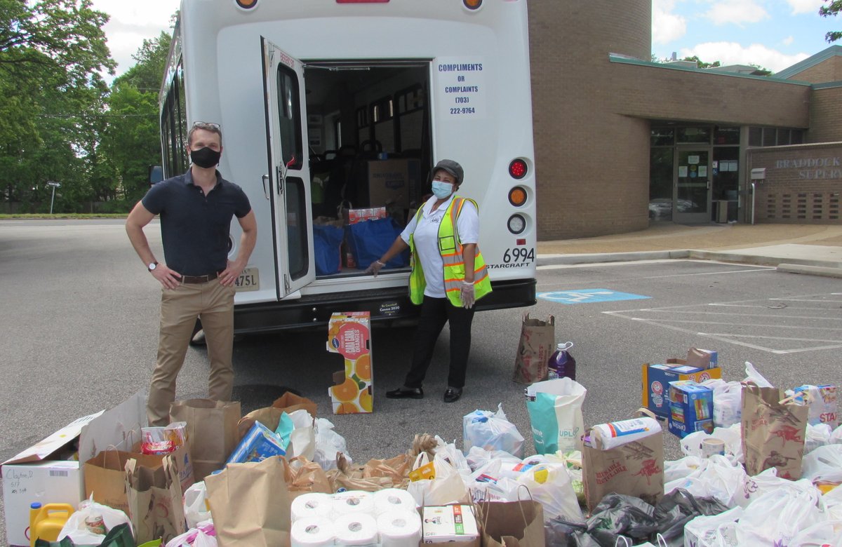Rep_Walkinshaw's tweet photo. ECHO received over 11,000 lbs of food thanks to generous donations during our Stuff the Bus Food Drive! It's great to see what we can do when we come together as a community. Thank you to everyone who donated!
.
.
#BraddockDistrict
#BraddockStrong https://t.co/B1dOrtzfY8
