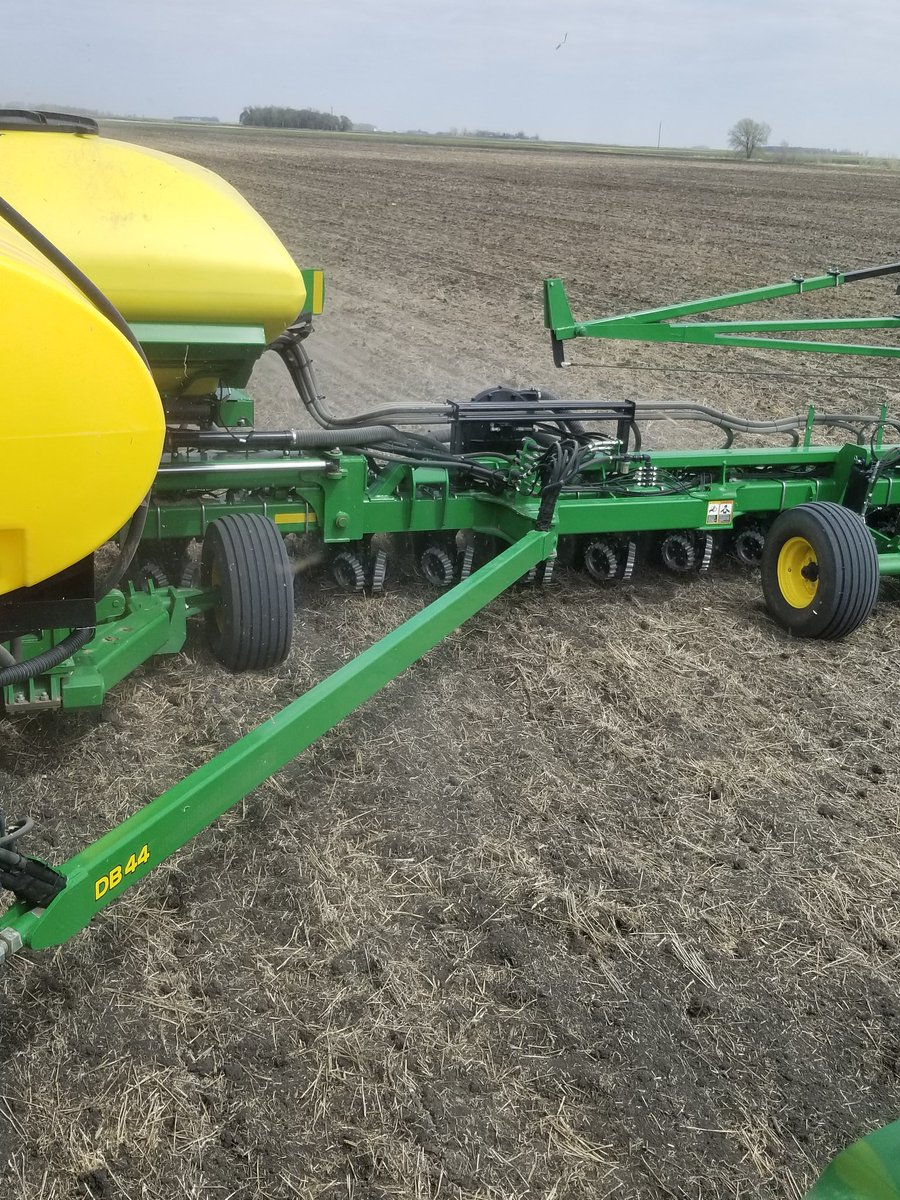 jcfarm1's tweet photo. Thanks to Dale, @AMS_Webster and Waylin at @TrueNorthEquip for the quick crash course on the #ExactEmerge yesterday, so I can plant. #gettyup https://t.co/VSStsu34fM