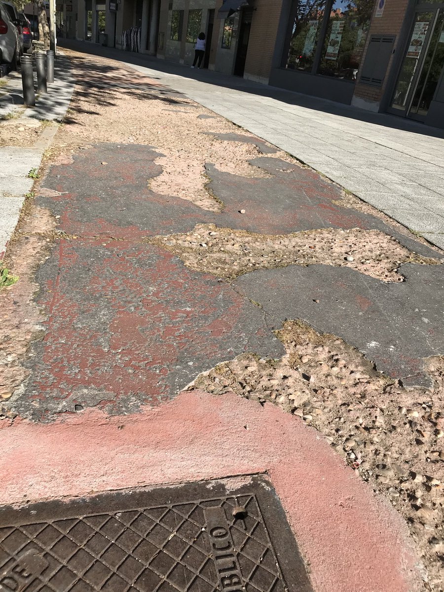 Garrintxa1's tweet photo. Este es el estado de los carriles bici del PAU de Carabanchel desde hace 10 años ⁦⁦@MADRID⁩ ⁦⁦@AtascoMadrid⁩ ⁦@cgm_madrid⁩ https://t.co/l9n5JZDGSa