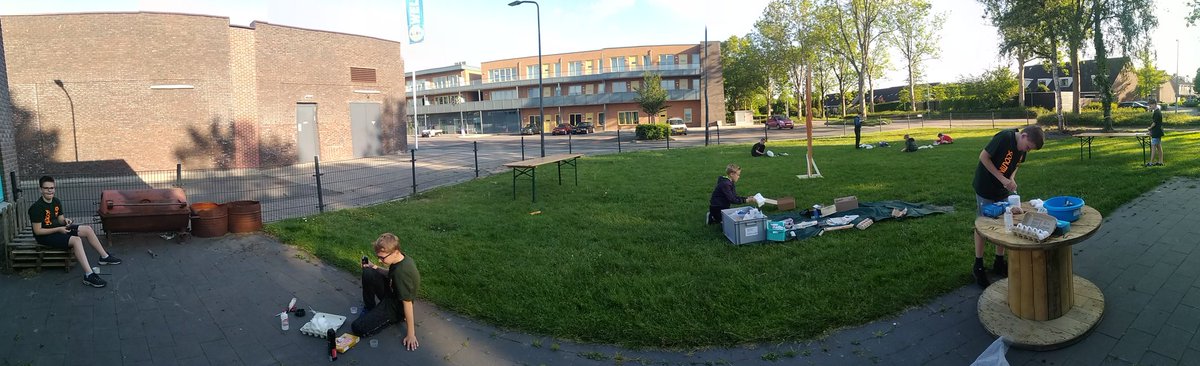 We zijn weer begonnen! In kleine groepjes egg-diving, badmintonnen of vakken volleybal. @scouting_nl #Covid_19 #Wognum
